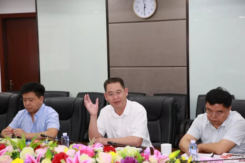 企业在选择管理软件时，往往会面临一个难题：是购买现成的系统还是进行定制开发？今天我们就来聊聊这个话题，通过几个实际案例对比分析一下，帮助大家更好地做出决策。